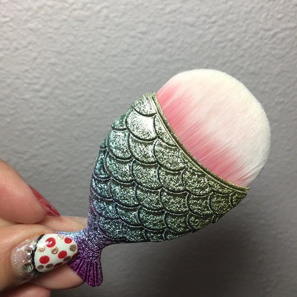 Mermaid 🧜‍♀️ brush - Picture 3 of 3